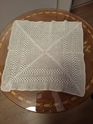 Mantel de ganchillo blanco