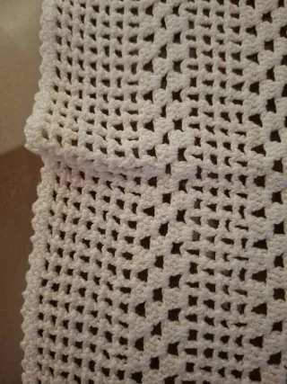 Mantel de ganchillo blanco