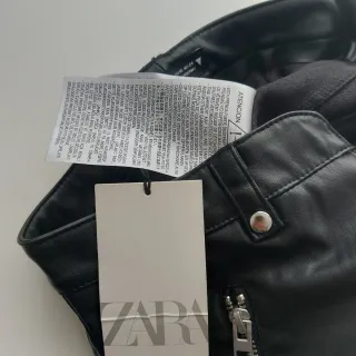 Pantalón Zara efecto piel negro T.XS