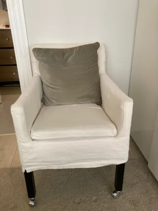 Butaca de tela con cojín verde