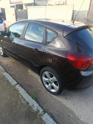 Opel Astra 2012