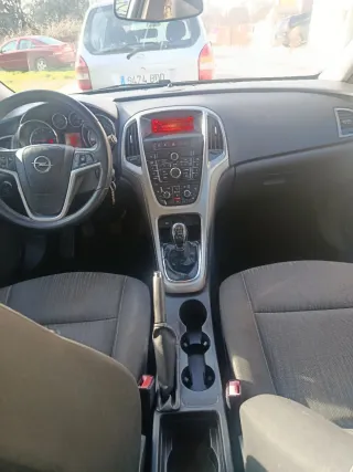 Opel Astra 2012