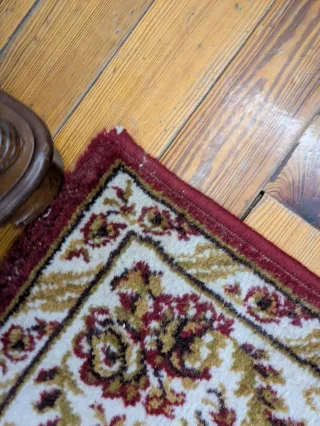 Alfombra clásica beige y roja