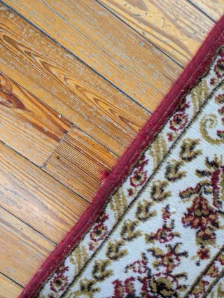 Alfombra clásica beige y roja