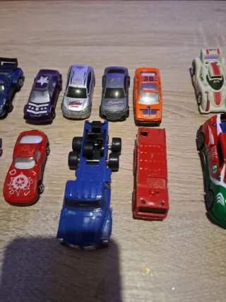 Lote de 10 coches de juguete