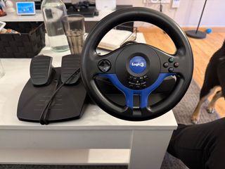 Volante Logic3 PS2 con Pedales