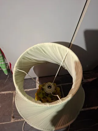 Lámpara de mesa floral de porcelana