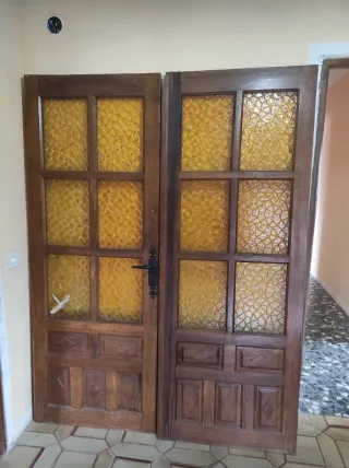 Puertas de madera maciza con cristal