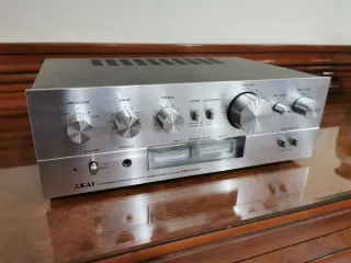 Amplificador Akai AM-2350 Plata
