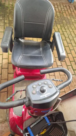 Silla eléctrica Invacare Leo semi nueva