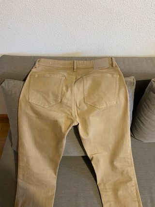 Pantalón Mango talla 38.