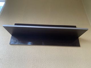 Estantería de pared color nogal