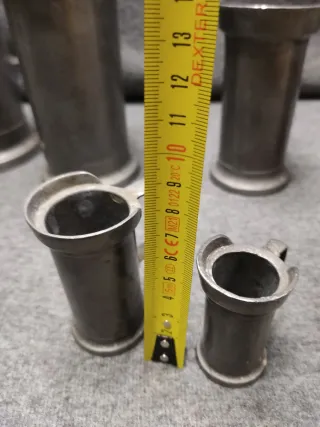 Colección jarras medidoras estaño