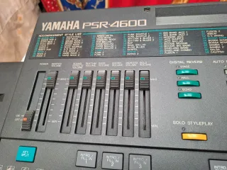 Teclado Yamaha PSR-4600