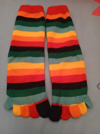Calcetines divertidos con dedos multicolor