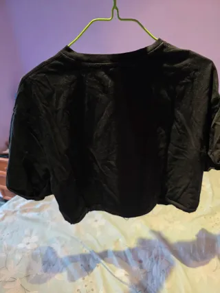 Top negro crop con cordón