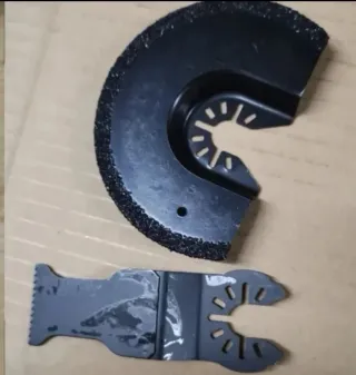 Pack cuchillas y lijas multiherramienta DeWalt.