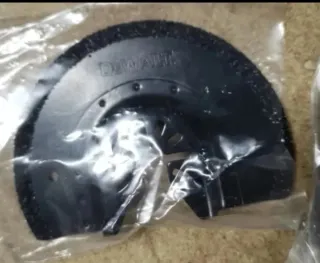 Pack cuchillas y lijas multiherramienta DeWalt.