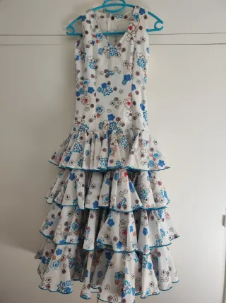 Traje de gitana niña volantes. Talla 12 años.