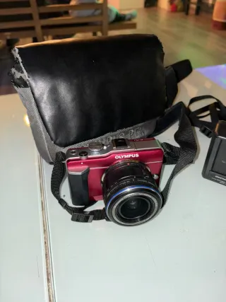*URGE* Cámara Olympus PEN E-PL3 Roja *NUEVA*