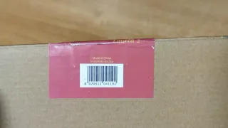 Cornice rossa laurea con cappello e pergamena