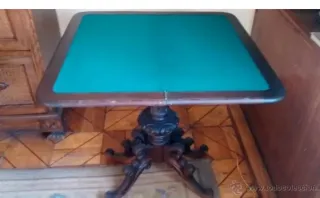 Mesa antigua de juego