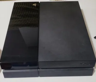 Consola PS4 + 2 Mandos + 3 Juegos