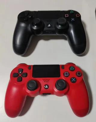 Consola PS4 + 2 Mandos + 3 Juegos