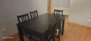 Por mudanza  Mesa de comedor Ikea con 5 sillas