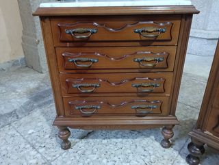 Mueble y mesitas de madera