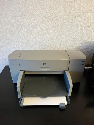 Ordenador HP con Impresora Beige y Negra