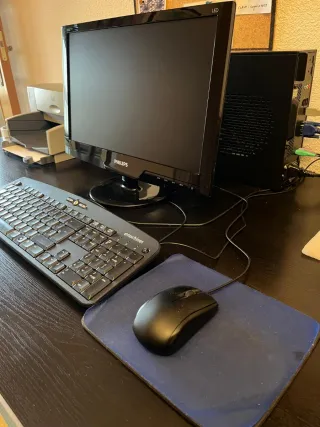 Ordenador HP con Impresora Beige y Negra