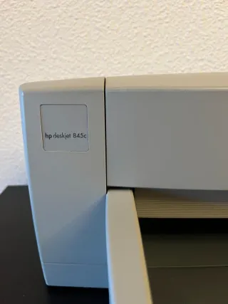 Ordenador HP con Impresora Beige y Negra