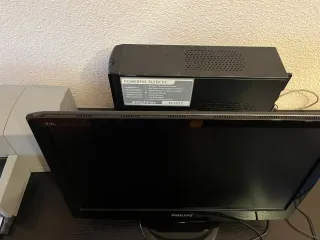 Ordenador HP con Impresora Beige y Negra