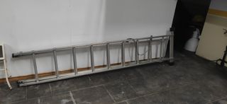 Escalera de 9 peldaños extensible de aluminio