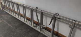 Escalera de 9 peldaños extensible de aluminio