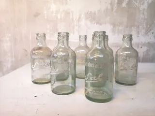 Antigua caja de madera para botellas