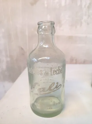 Antigua caja de madera para botellas