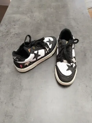 Zapatillas Raaibcck estrellas negras y blancas