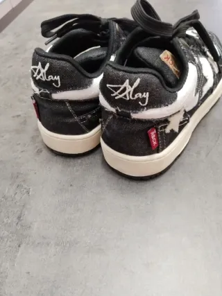 Zapatillas Raaibcck estrellas negras y blancas