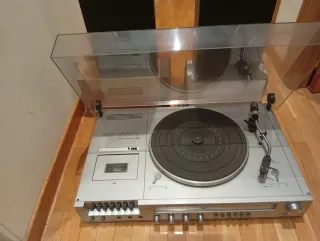Toca discos y radio cassette