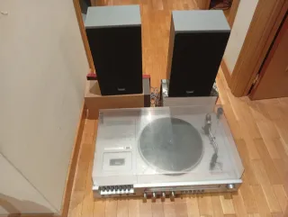 Toca discos y radio cassette