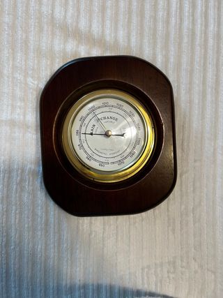 Barómetro analógico de interior de madera y metal