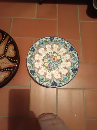 Plato de cerámica antiguo de la Bisbal