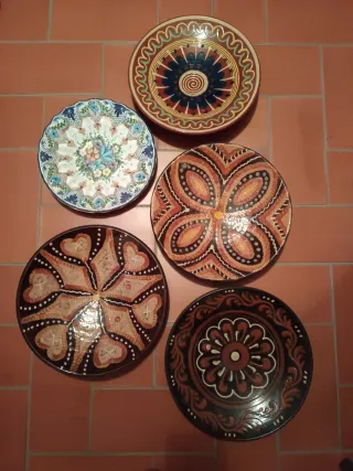 Plato de cerámica antiguo de la Bisbal