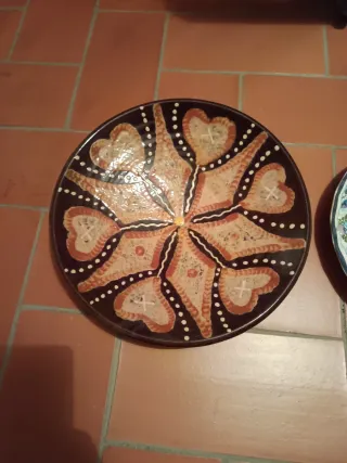 Plato de cerámica antiguo de la Bisbal