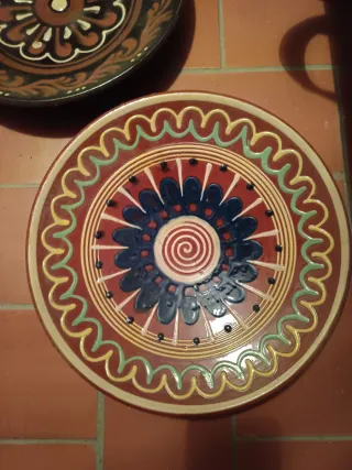 Plato de cerámica antiguo de la Bisbal