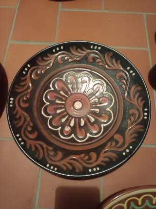Plato de cerámica antiguo de la Bisbal