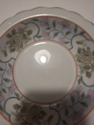 Plato de porcelana decorado