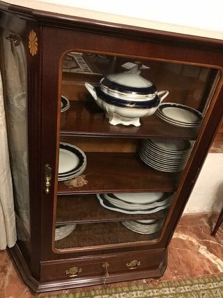Mueble expositor vajilla, madera y cristal